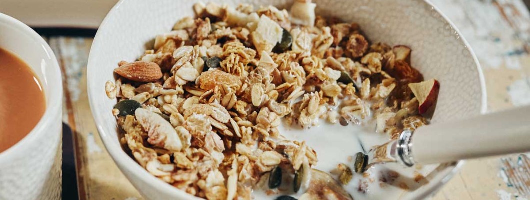 Ce este granola, beneficii și cum o alegi pe cea sănătoasă Ce este granola, beneficii și cum o alegi pe cea sănătoasă