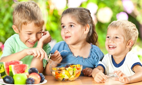 Ce greseli fac cel mai des parintii in alimentatia copilului Ce greseli fac cel mai des parintii in alimentatia copilului