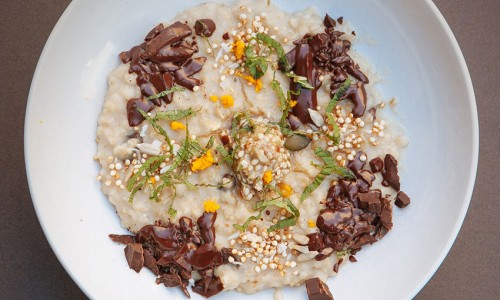 Reteta: Poriddge cu ciocolata neagra, portocala si granola Reteta: Poriddge cu ciocolata neagra, portocala si granola
